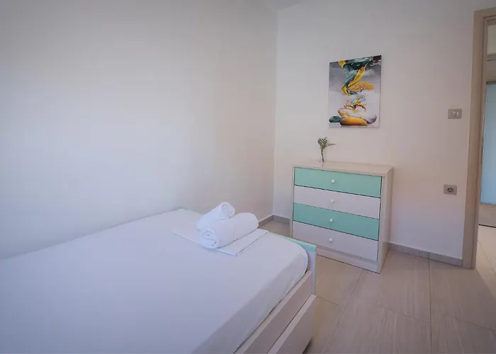 בית נופש Ninemia Sea Side איוס מאמס